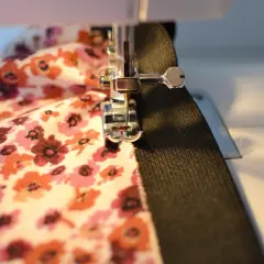 Jak zwęzić spódnicę na gumce? 4 metody DIY, efekt jak od krawcowej!