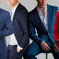 Czterech mężczyzn w garniturach: w kratę, granatowym, ciemnoniebieskim i czerwonym. Wybór stylizacji: bez krawata czy krawatu.