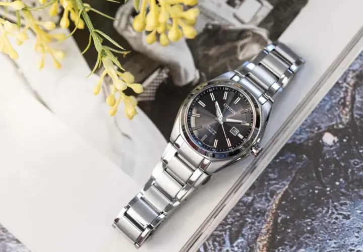 Zegarek damski Citizen: Eco-Drive, Super Titanium i styl
