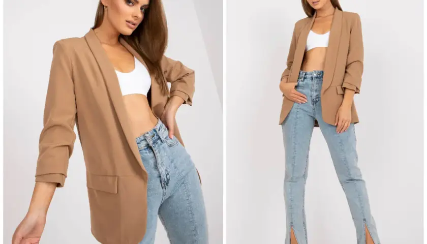 Elegancka marynarka i jeansy tworzą stylową stylizację. Modelka prezentuje modne marynarka i jeansy.
