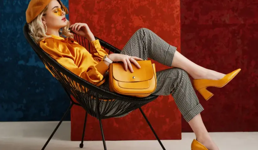 Jakie bluzki do spodni w pepitkę? Stylizacje na każdą okazję