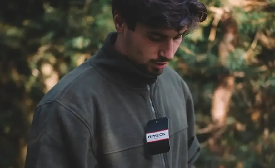 Bluza do szarych dresów - Jak stworzyć stylowy look?