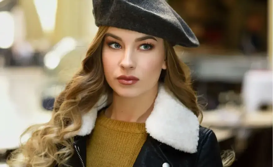 Beret damski - jak nosić go stylowo i naturalnie