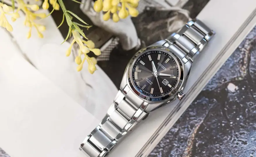 Zegarek damski Citizen: Eco-Drive, Super Titanium i styl