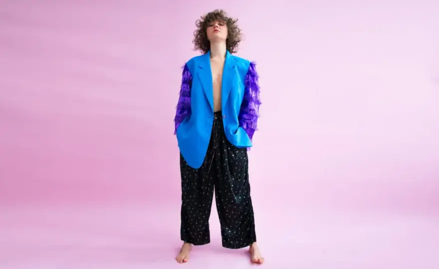 Moda disco lat 80. - Jak nosić ją dziś stylowo?