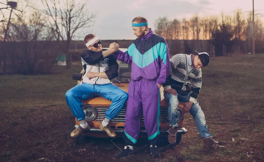 Lata 90. moda - Jak nosić ten styl dziś?