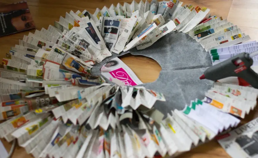 Spódnica z gazet krok po kroku: Stwórz eko kreację DIY!