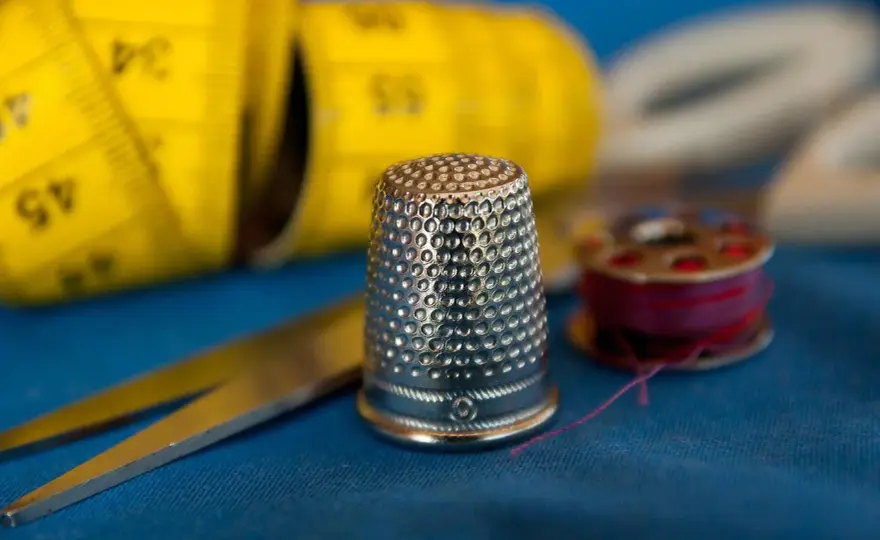 Szycie spódnicy z koła dla dziewczynki: Poradnik DIY krok po kroku