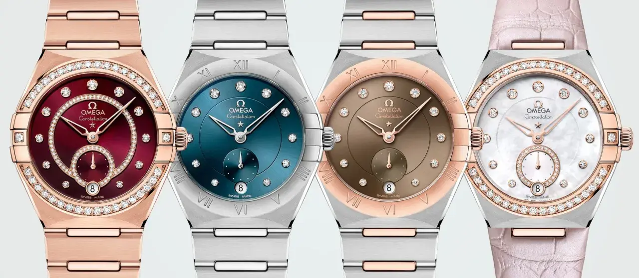 Cztery damskie zegarki Omega Constellation z tarczami w różnych kolorach i zdobieniami z diamentów.