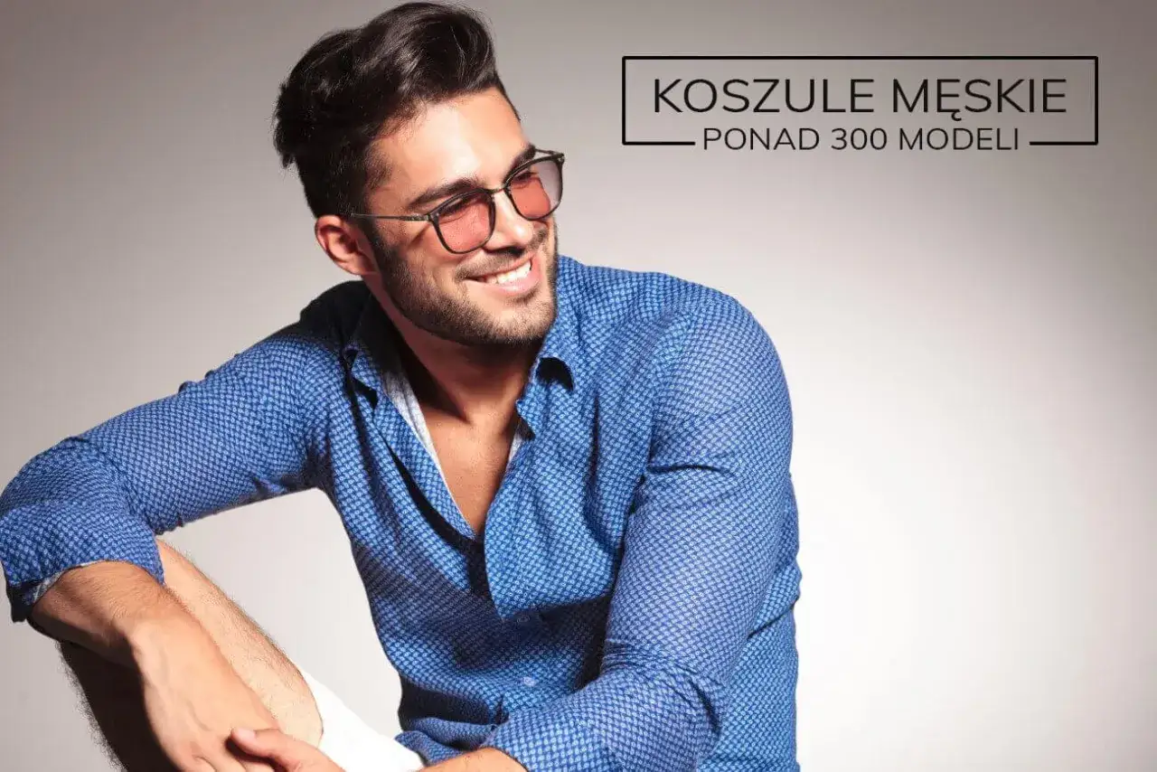 Uśmiechnięty mężczyzna w okularach i niebieskiej koszuli z drobnym wzorem. Odkryj dobre marki koszul męskich, ponad 300 modeli.
